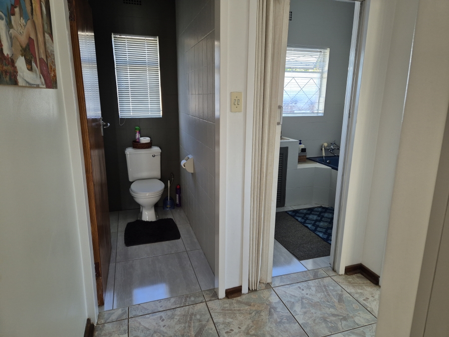 3 Bedroom Property for Sale in Flamwood North West
